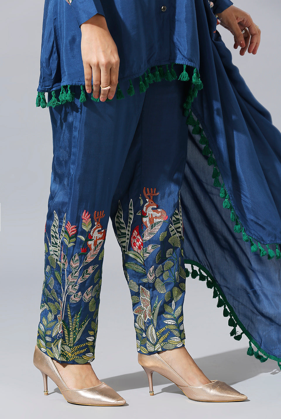 Blue Jungle One Side Open Sleeve Set